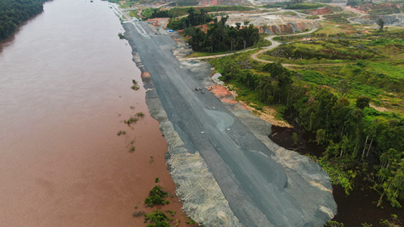 Inauguration d'une nouvelle piste d'atterrissage conçue par l'entreprise à Aurora Gold Mine