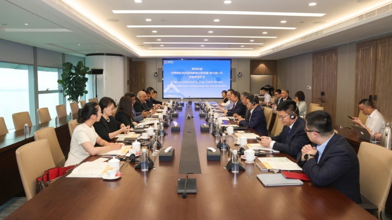 Le vice-ministre saoudien de l'Investissement, Saleh Khabti, rencontre le président de Zijin, Chen Jinghe