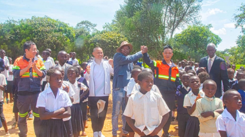 CARRILU de Zijin inaugure la construction d'une école pour les communautés hôtes en RDC