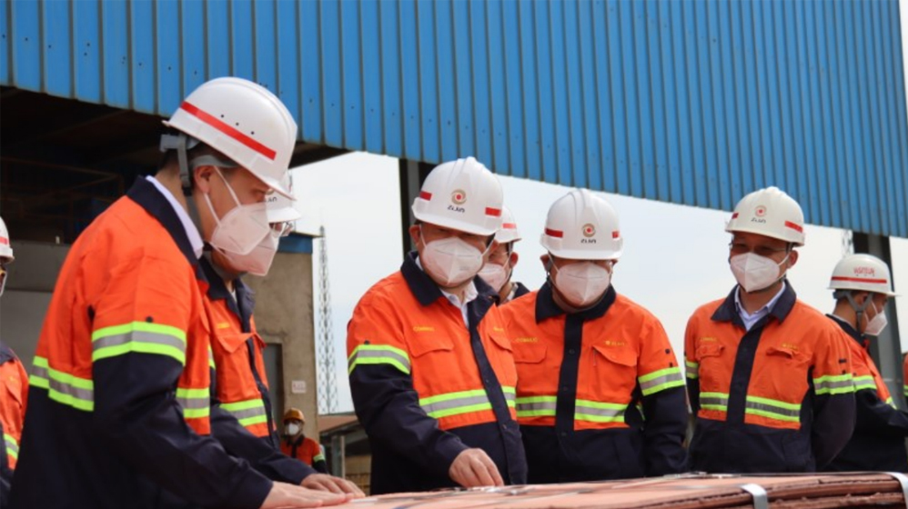 Chen Jinghe, président de Zijin Mining, passe en revue les entreprises du groupe en Afrique