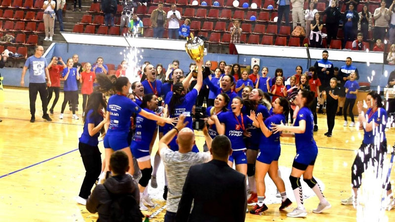 L'équipe féminine de Bor remporte la Super Ligue de handball